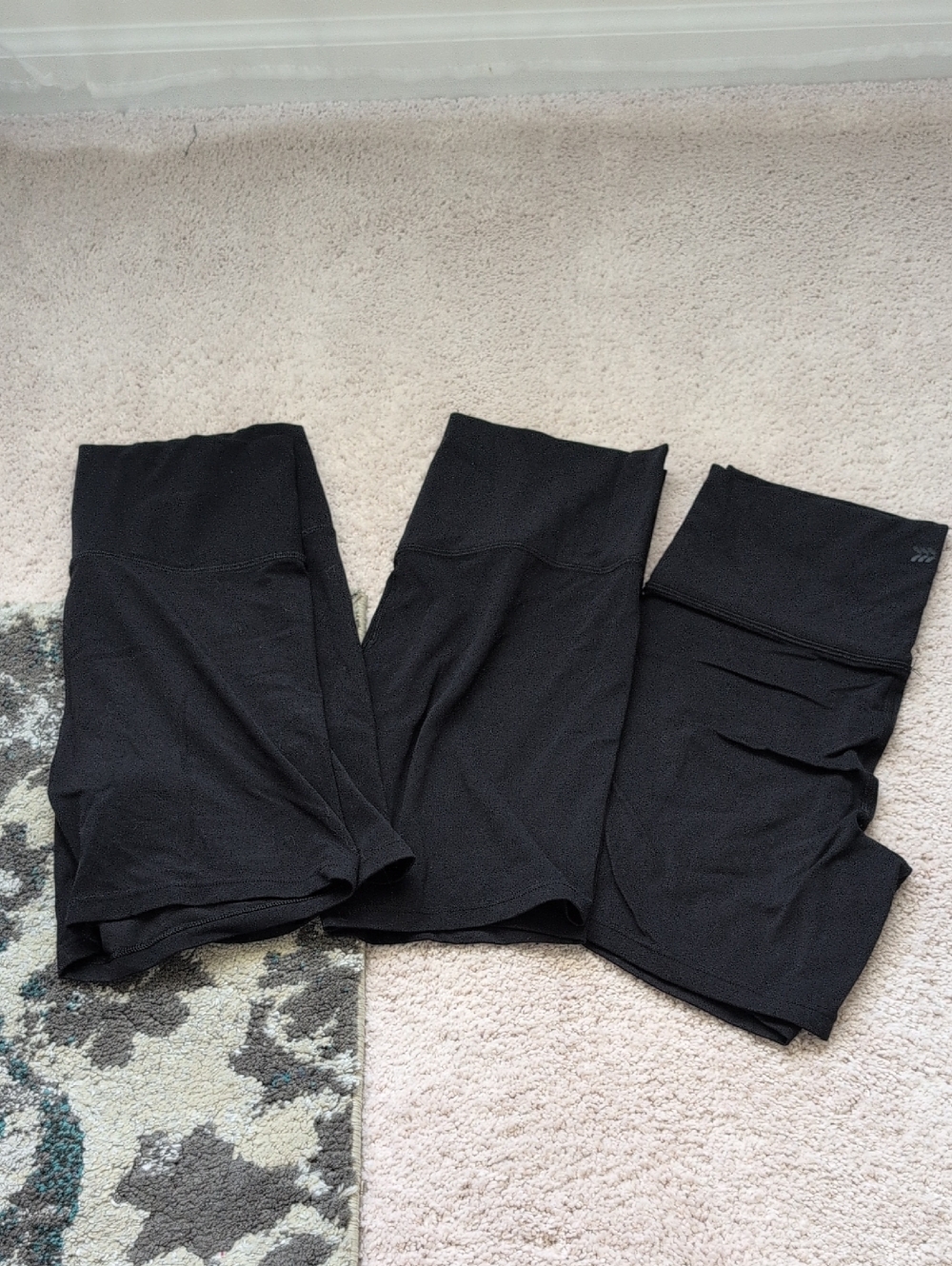 3 all in motion Black High-Rise Everyday Soft Shorts 6" Medium